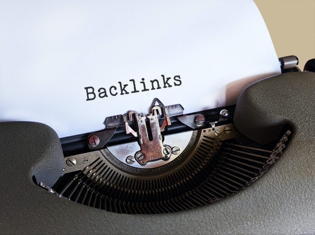 A typewriter with a written word backlinks