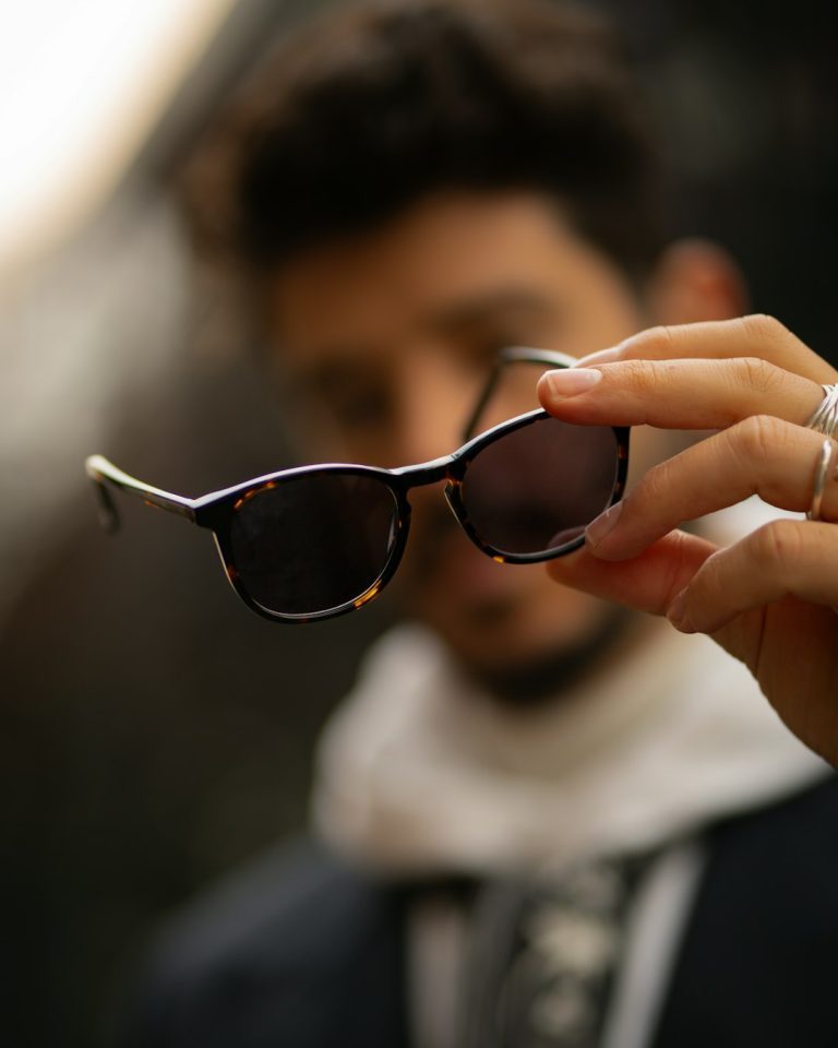 Top 7 Camera & Capture Accessories (Spectacles, Gimbals, Microphones) That Vloggers Use to Record Native Snapchat-Ready Footage