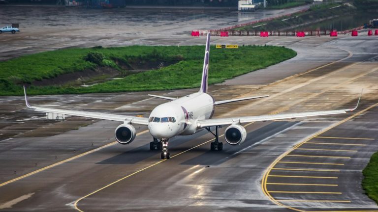 Boeing Competitors: Boeing vs Airbus for Aerospace Competitive Analysis